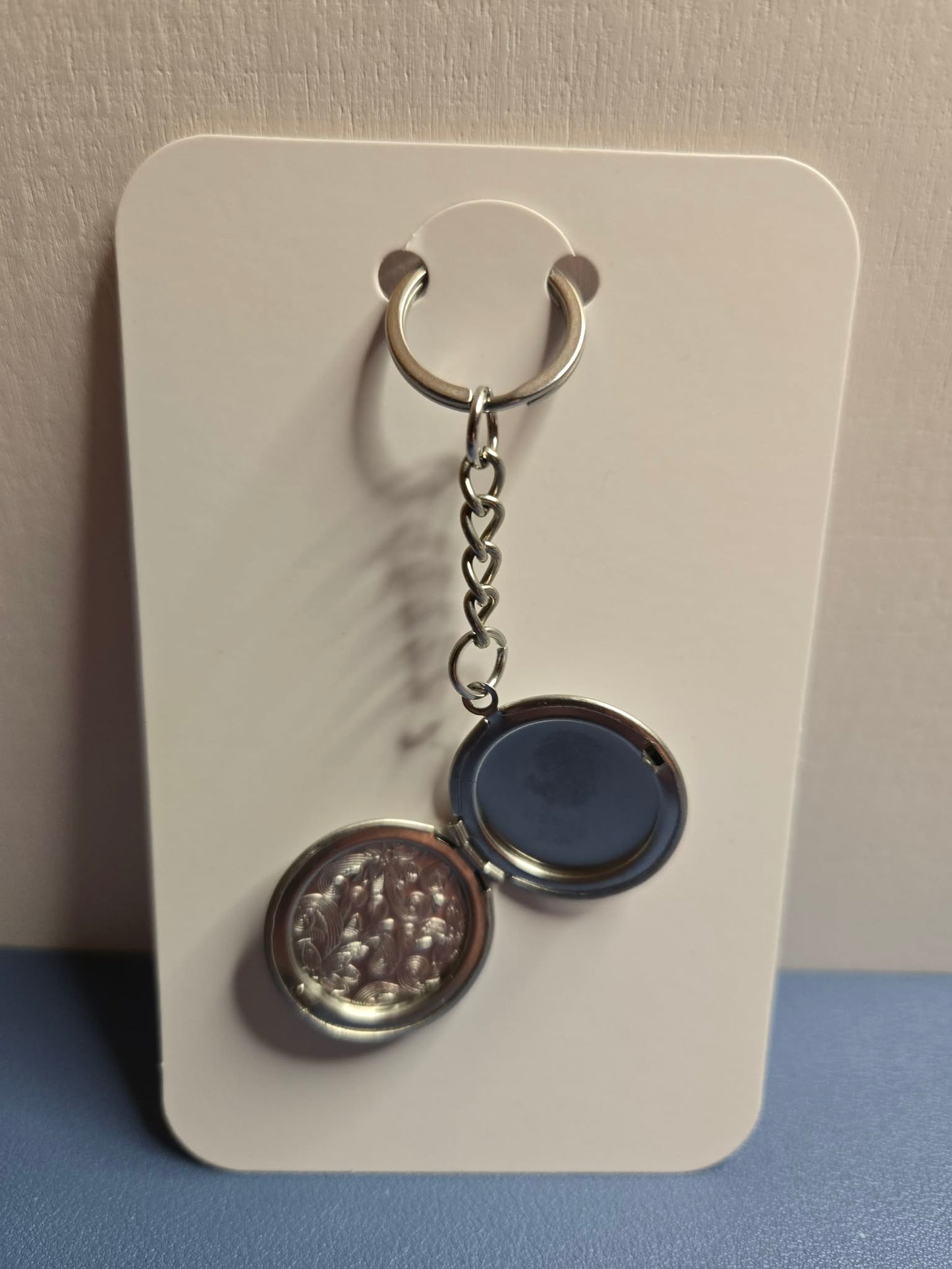 Silver Floral Circle Locket Keychain